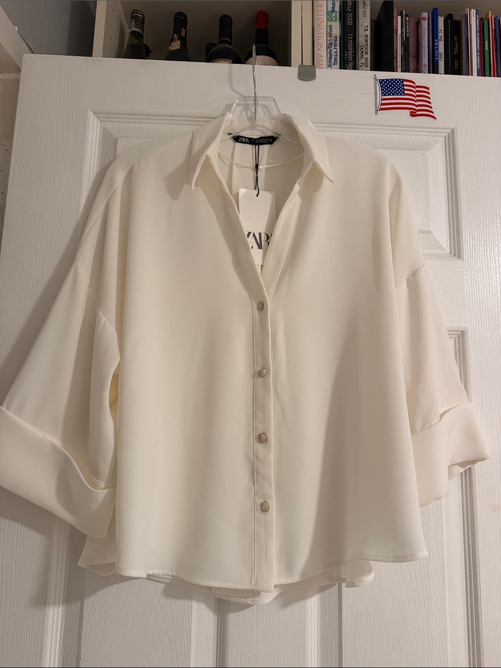 NWT: Zara Cape Sleeve Shirt in Ecru/White (Style Code: 3897/165/712).SZ: XS